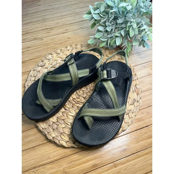 Chaco Yampa~Toe Loop Strappy Outdoor Water Sandals~mens 8 olive green *FLAW* - Picture 3 of 7
